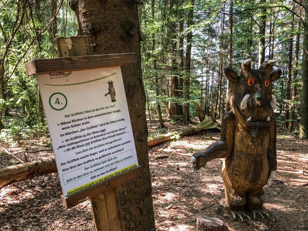 Der Grueffelo im Maerchenwald auf dem Taennli Walderlebnispfad in Gschwend