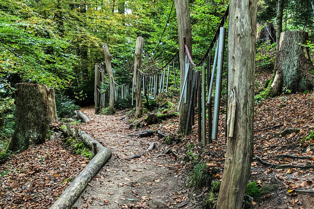 Tonspur auf dem Wunderweg Erlebnispfad im Eins und Alles Welzheim 